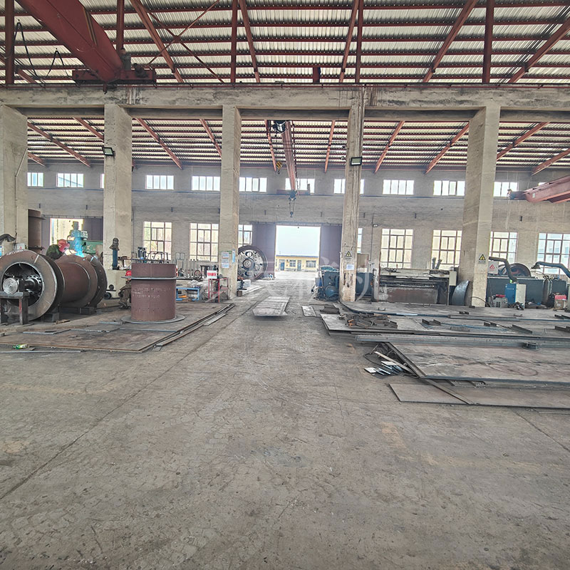 鑿井絞車(chē)廠(chǎng)家——鉚焊車(chē)間場(chǎng)景圖(圖文)