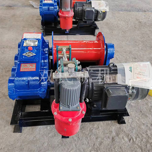 卷揚機，也叫絞車